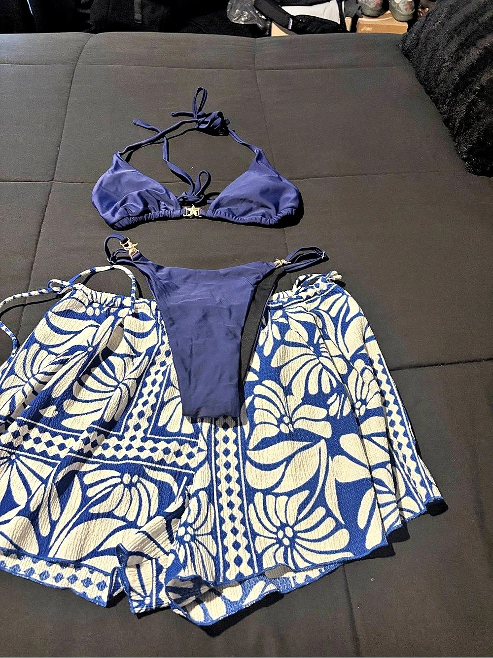 Blue & White Floral Bikini Set Like New- H&M shorts size small - bikini size med